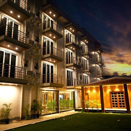 Blue Waves Hotel Tajpur エクステリア 写真