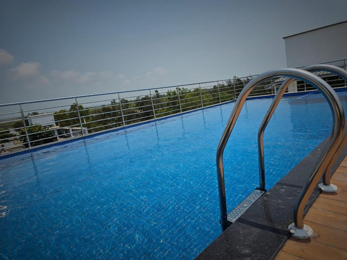 Blue Waves Hotel Tajpur エクステリア 写真