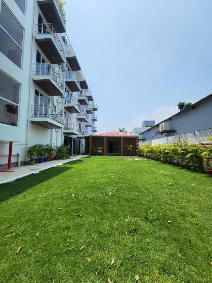 Blue Waves Hotel Tajpur エクステリア 写真