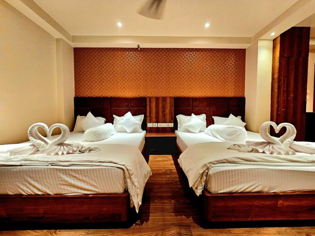 Blue Waves Hotel Tajpur エクステリア 写真