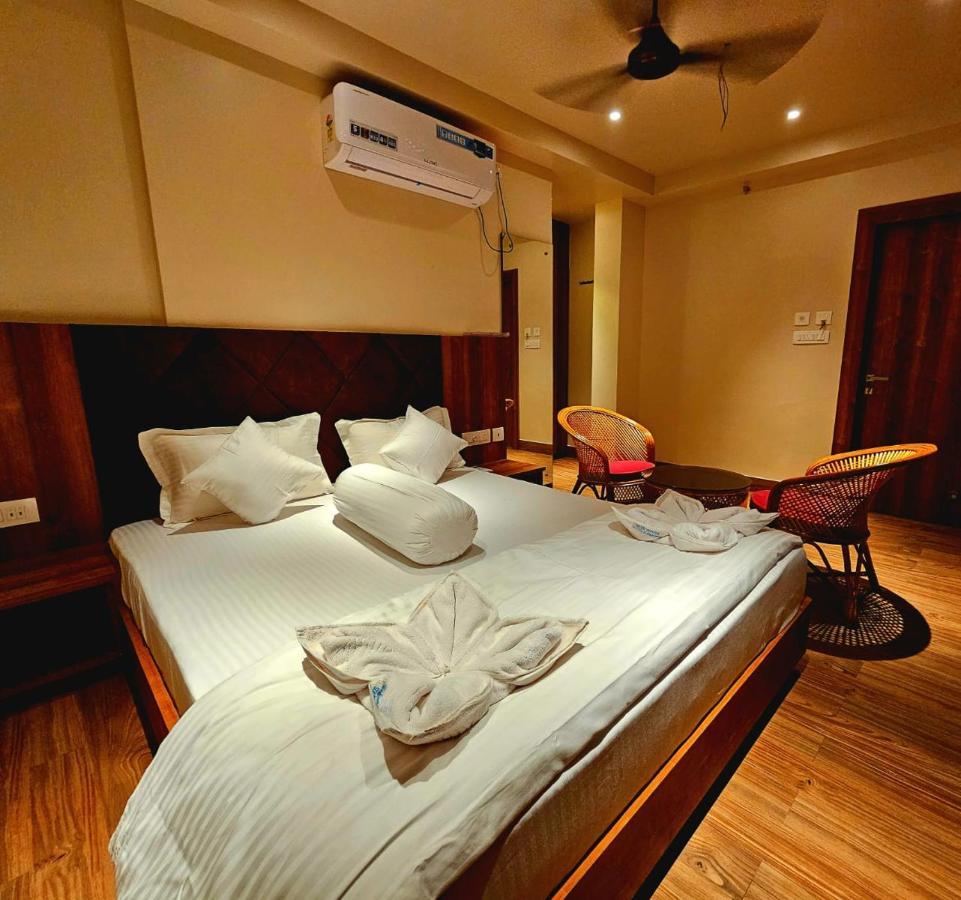 Blue Waves Hotel Tajpur エクステリア 写真