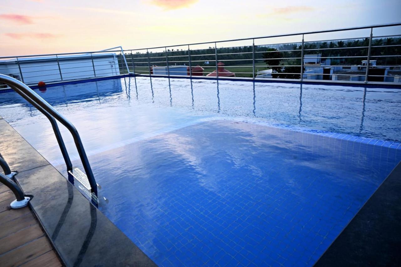 Blue Waves Hotel Tajpur エクステリア 写真