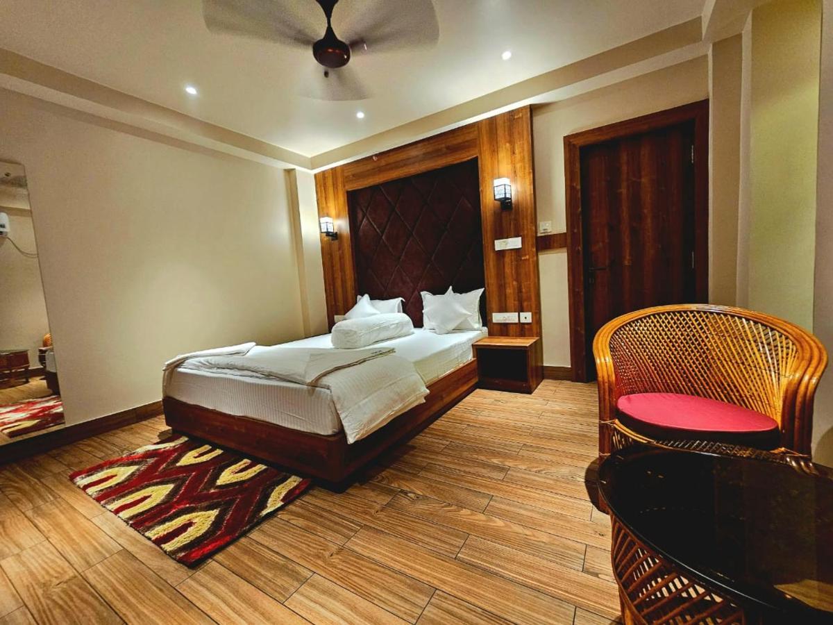 Blue Waves Hotel Tajpur エクステリア 写真