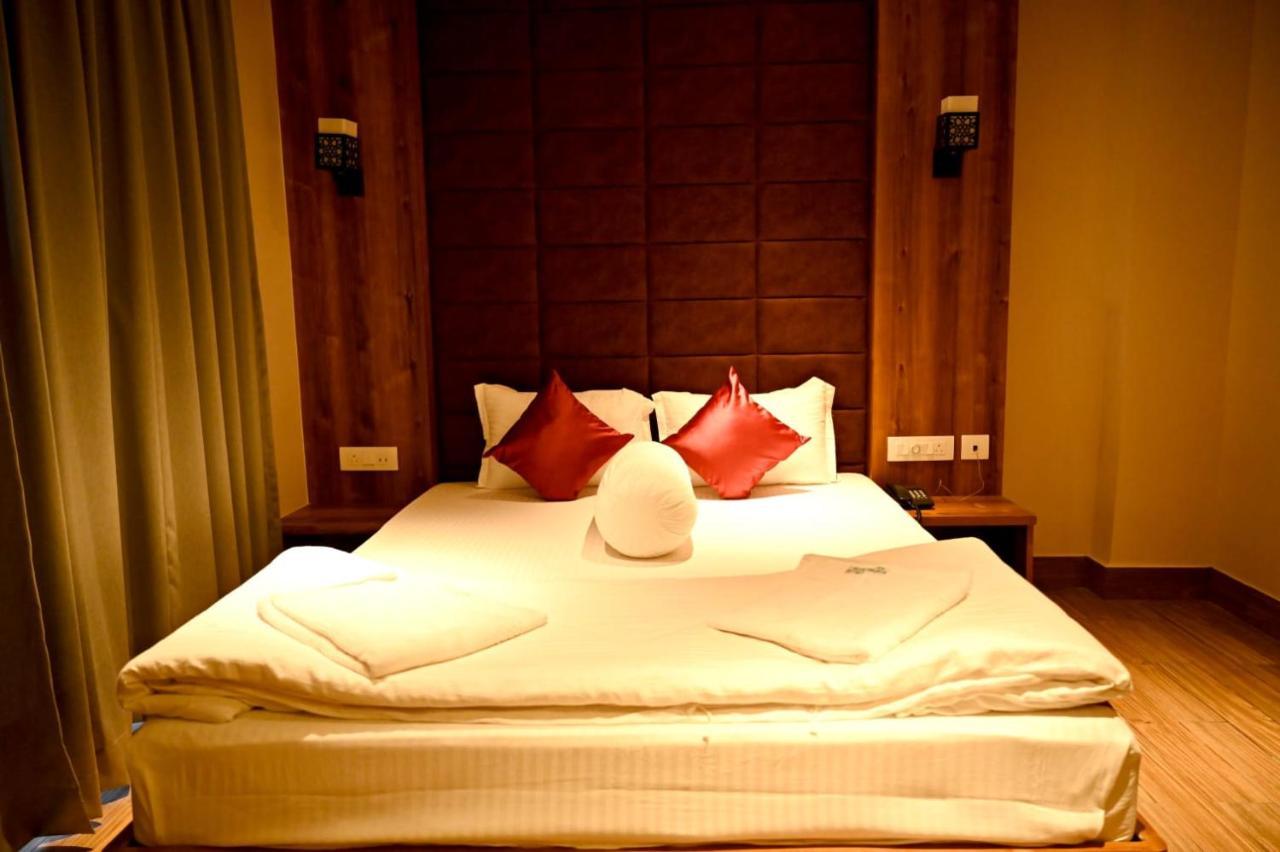 Blue Waves Hotel Tajpur エクステリア 写真