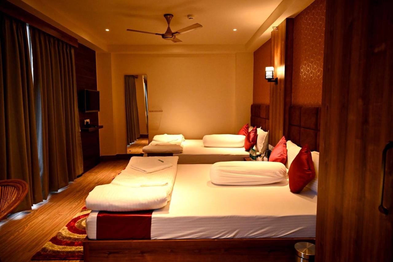 Blue Waves Hotel Tajpur エクステリア 写真