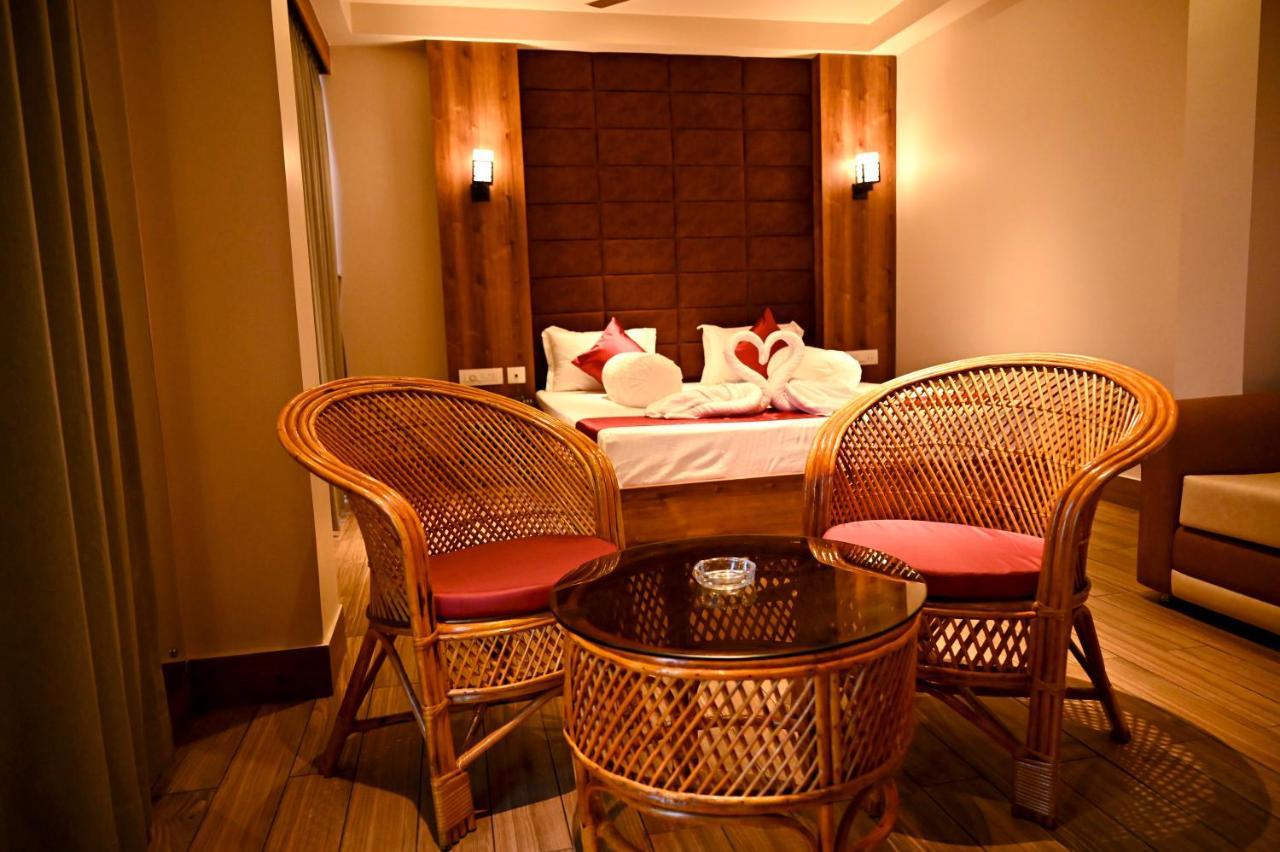 Blue Waves Hotel Tajpur エクステリア 写真