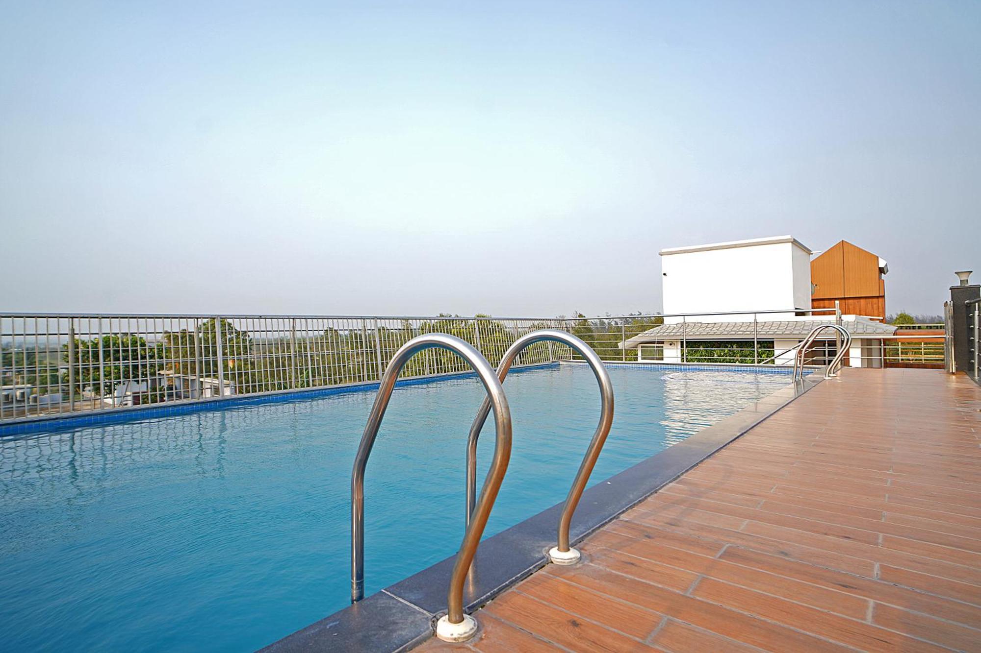 Blue Waves Hotel Tajpur エクステリア 写真