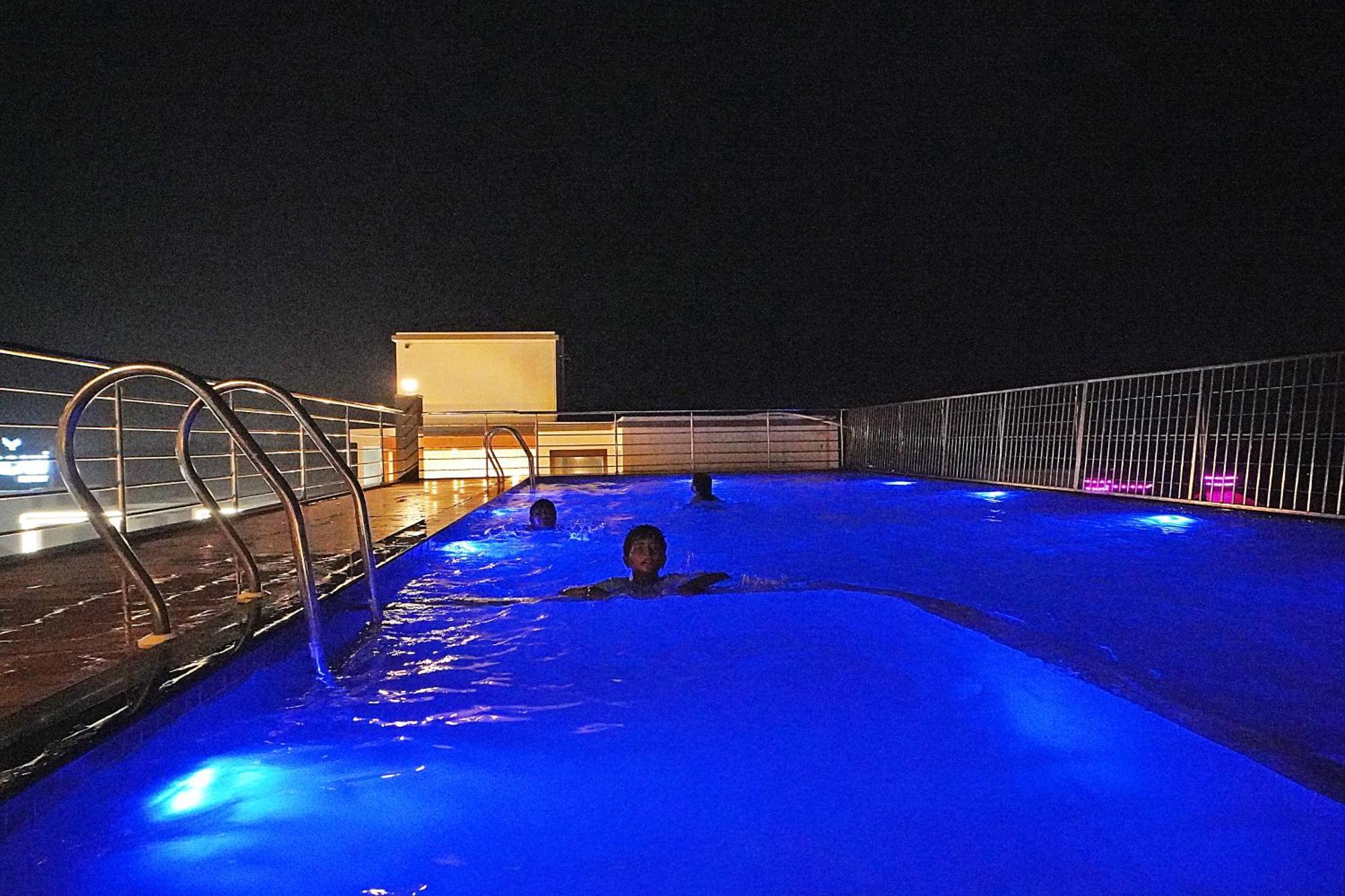 Blue Waves Hotel Tajpur エクステリア 写真